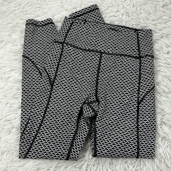 Lululemon In Movement 7/8 Tight *Everlux 25" Monochromic Black - Picture 1 of 5